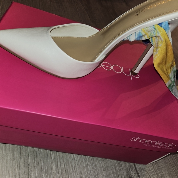 Shoedazzle 10 Multicolor heels - Picture 3 of 3